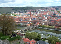 Blick auf die Mainbrücke und die Altstadt von Würzburg